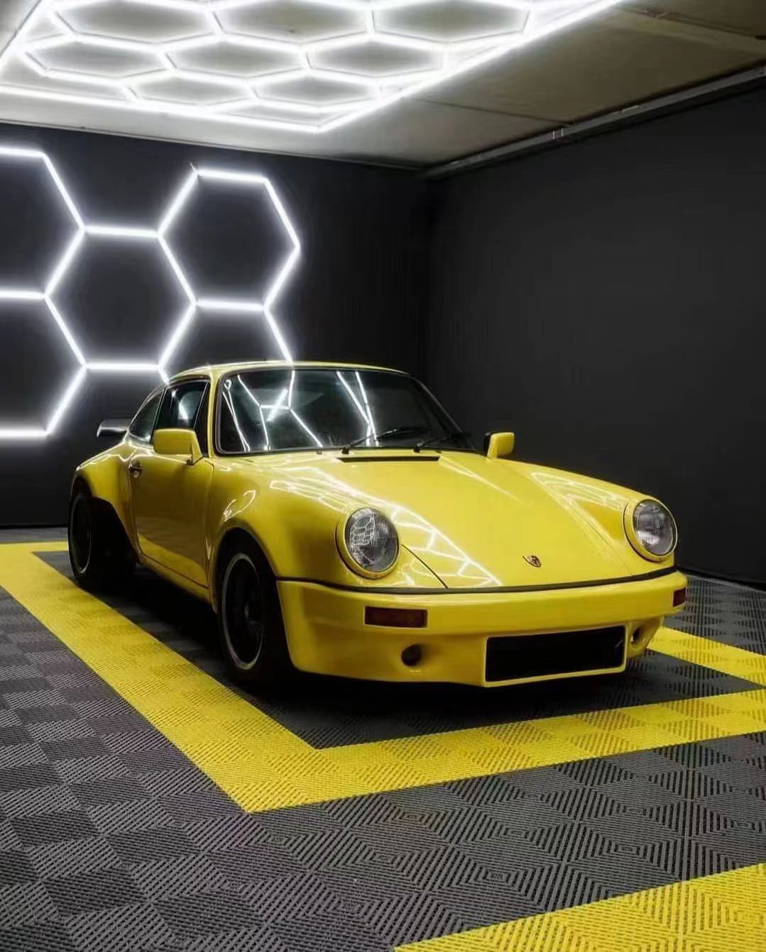 Car 40 Tile