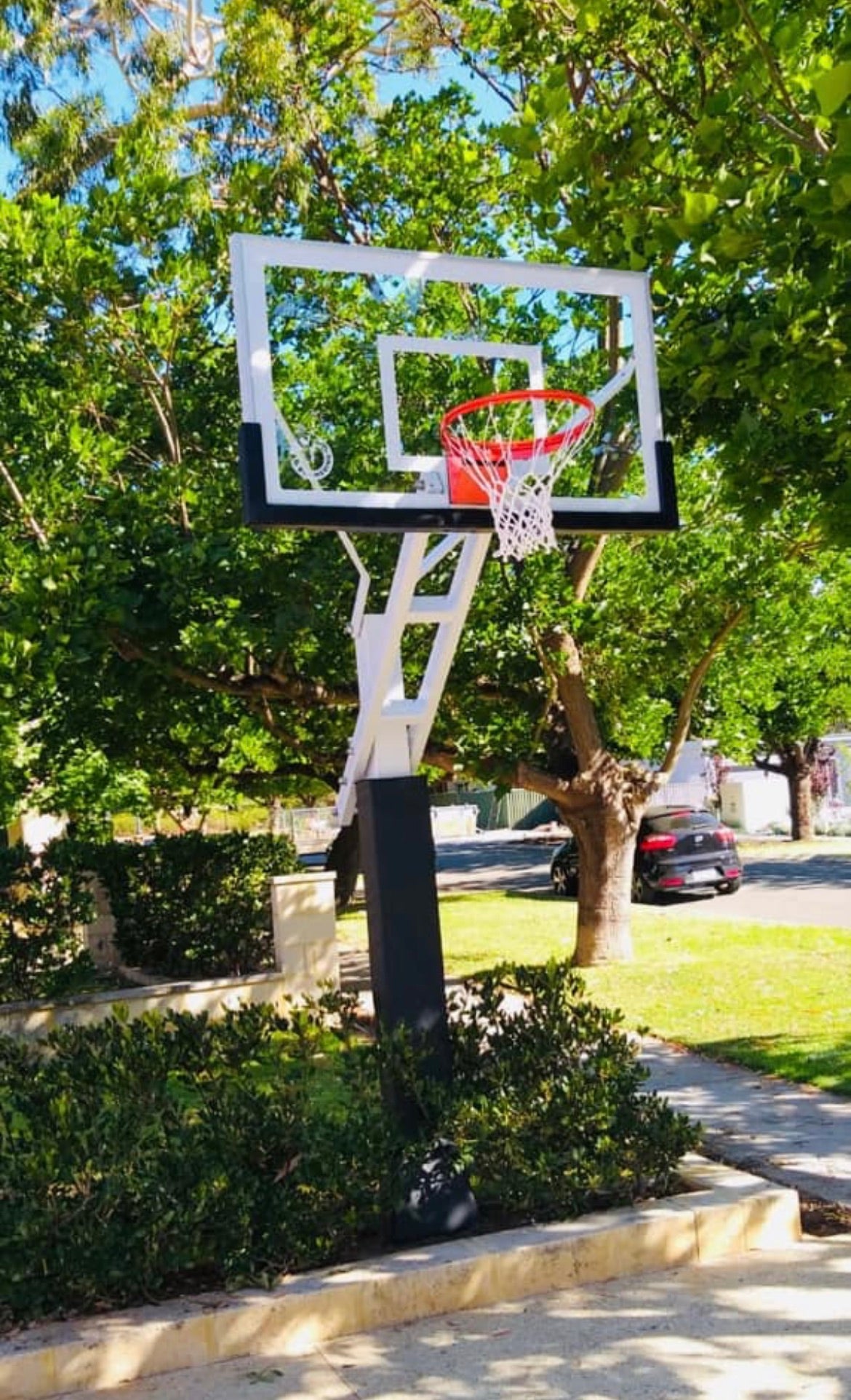 Boomer 60 basketball hoop in white